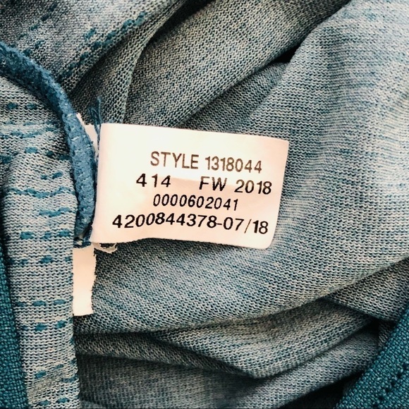 Under Armour Women's Teal Vanish Seamless Long Sleeve Top Sweat Wicking Size M - Picture 10 of 11